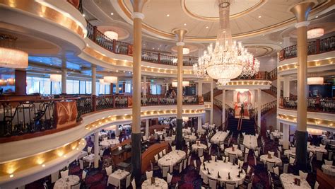 Are restaurants on cruise ships free?