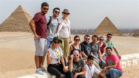 Can tourists wear shorts in Egypt?