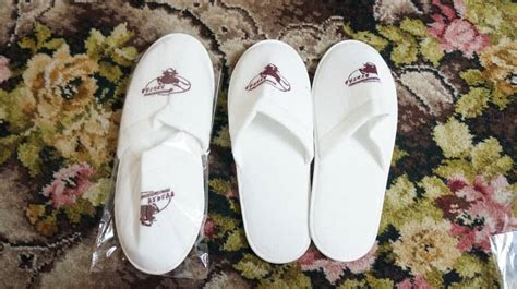 Can you take the slippers from a hotel?