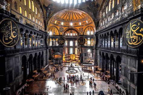 Can you wear jeans in Hagia Sophia?