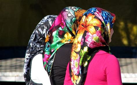 Do I need to wear a headscarf in Turkey?