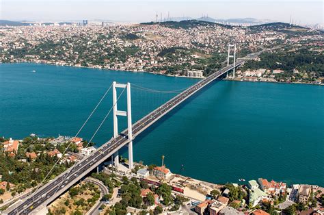Is Bosphorus Bridge walkable?