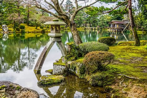 Kanazawa: Unveiling Crafts, Gardens, and Historic Districts