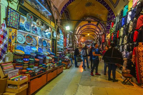 What is famous in Istanbul to buy?