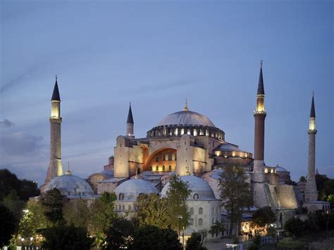 What is the most iconic building in Istanbul?