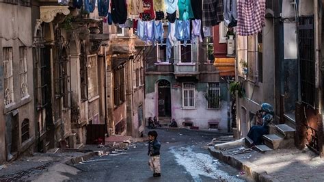 What is the poorest area in Istanbul?
