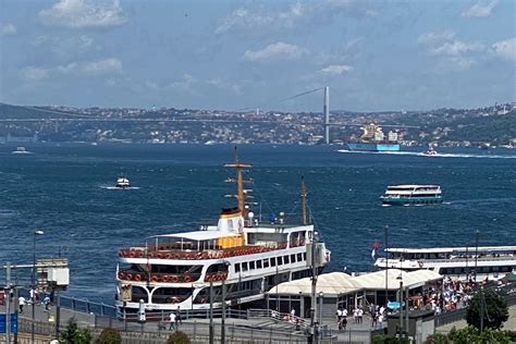 What time do ferries start in Istanbul?