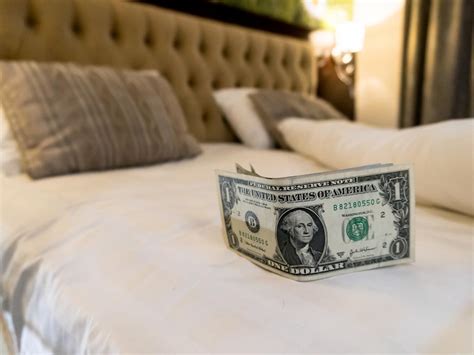 Where do you leave tip in hotel room?