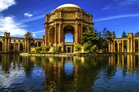 Does Palace Of Fine Arts Sell Food?