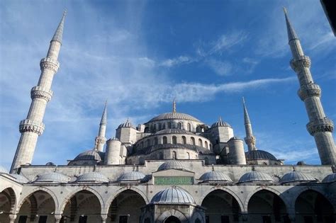 How long does it take to get through the Blue Mosque in Istanbul?