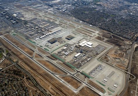 Is Lax The Biggest Airport In The World?