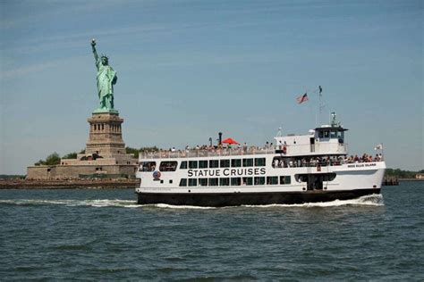 Is there a ferry to see the Statue of Liberty in New York?