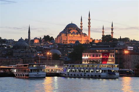 Is there an old town in Istanbul?