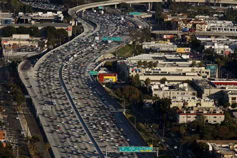 What day has the most traffic in LA?