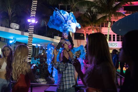 Can You Walk Around Miami Beach With Alcohol?