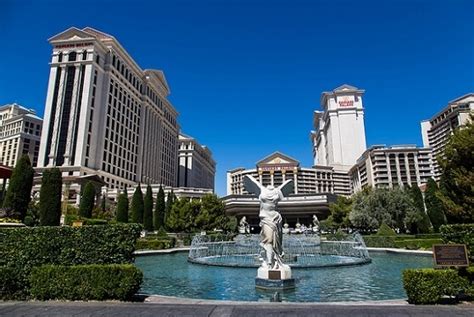 Do You Have To Pay The Resort Fee At Caesars Palace?