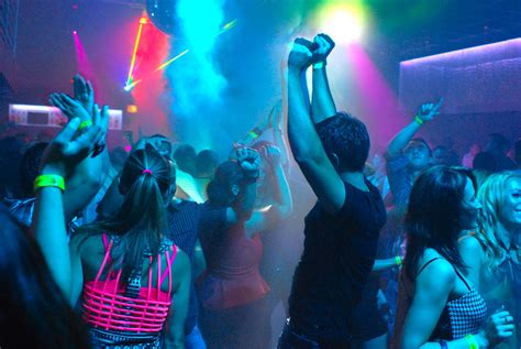 How Can I Go To Clubbing For Free? – Road Topic