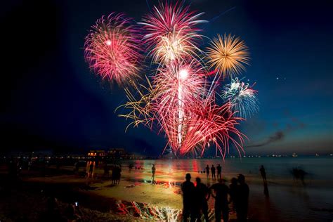 What Time Are The Fireworks At Fort Myers Beach?